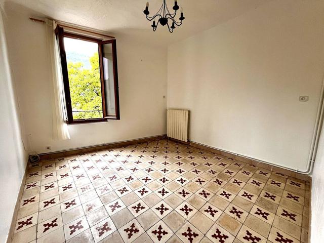 A Vendre: Appartement 3 pièces de 44m2 à rafraîchir sur Annot