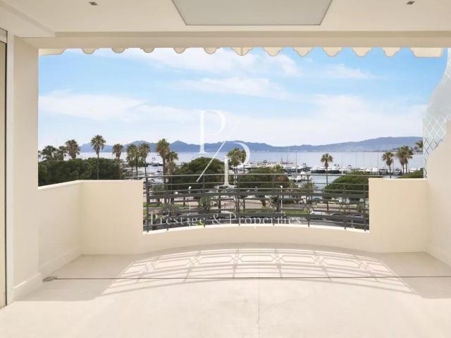 A Vendre Appartement 3 pièces d'Exception avec Vue Mer Pan. 108m² Cannes