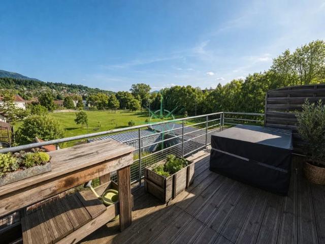 À VENDRE Appartement 3 pièces en dernier étage à VILLE