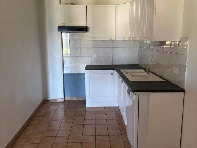 A vendre, appartement T3, 98 m2 situé à Gennes