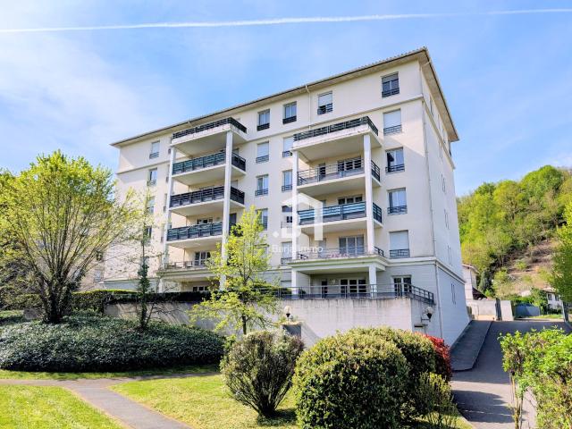 À vendre Appartement T3 Centre ville avec terrasse et garage Bourgoin Jallieu 38300