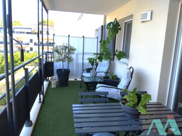 À VENDRE Appartement T3 de 55 m2 avec terrasse, box et par