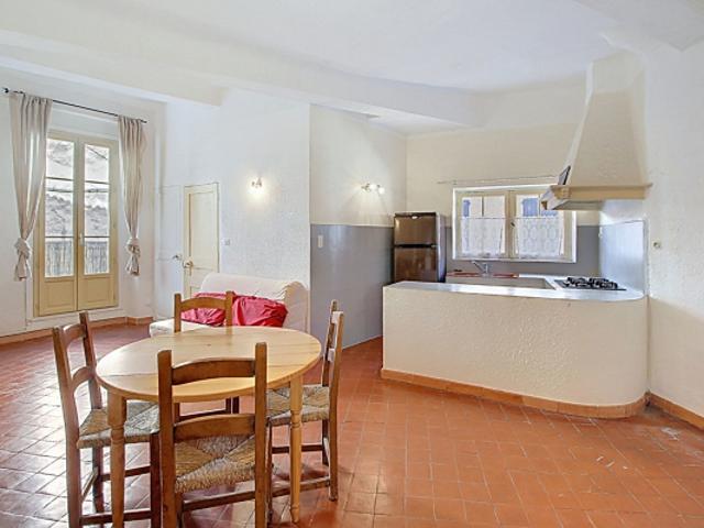 A VENDRE ! Appartement T1 bis 42 m² avec grandes caves voûtées Centre de VILLECROZE