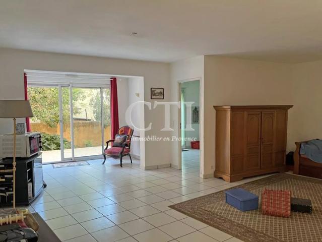 A vendre, appartement T2 au centre de Vaison La Romaine avec garage