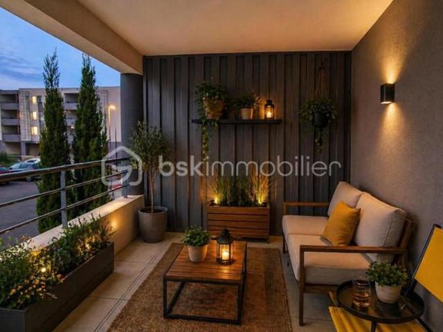 A VENDRE APPARTEMENT T2 CABINE DE 44M² A SAINT CYPRIEN COTE VILLAGE EN IMPASSE TERRASSE PARKIG PRIVE LIBRE DE TOUTE OCCUPATION VUE DEGAGEE