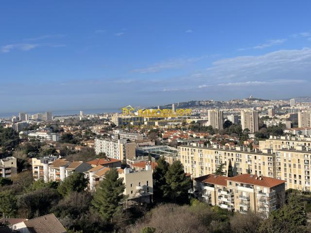 A vendre appartement T3/4 de 78,40 m2 loi carrez vue dégagée 130