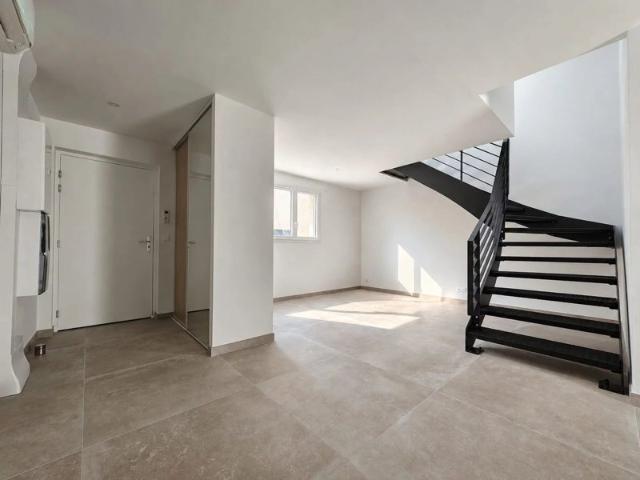 A vendre appartement duplex T4 climatisé centre ville BELLEY