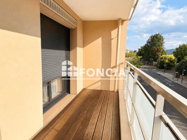À vendre appartement T4 lumineux avec balcon et garage box – Proche centre de Neuville sur Saône