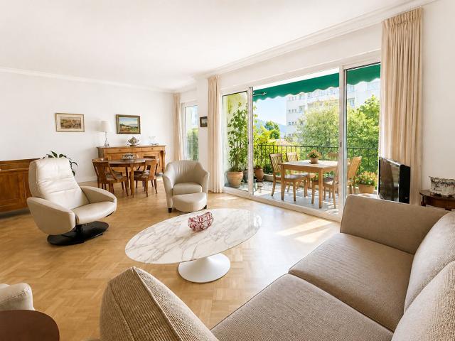 A vendre Appartement traversant étage élevé au calme. 117m² Marseille 8ème