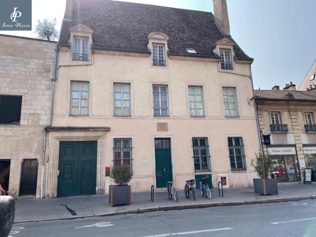 A VENDRE APPARTEMENT TYPE 6 DANS HOTEL PARTICULIER DIJON PLA