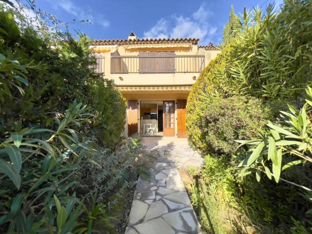 A VENDRE APPARTEMENT VUE MER 2 CHAMBRES CAVALAIRE SUR MER