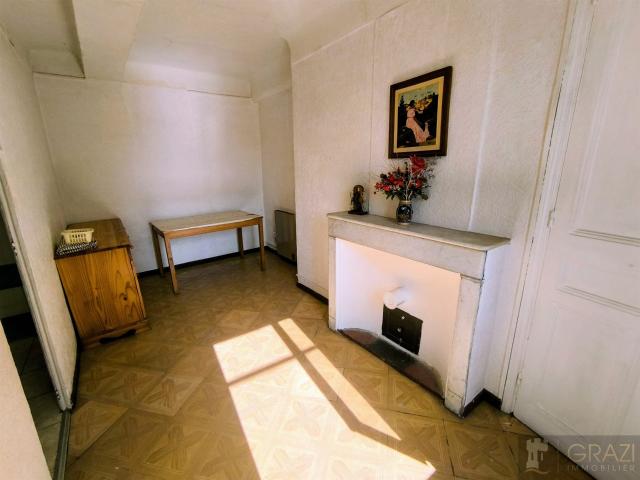 À vendre: appartement à rénover de 43 mètres carrés dans le. 43m² Toulon