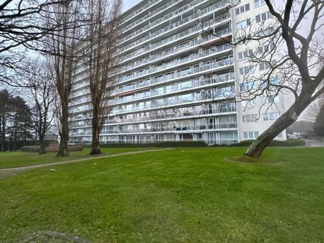 À vendre: Appartement au 5ème étage avec une vue qui ne s'