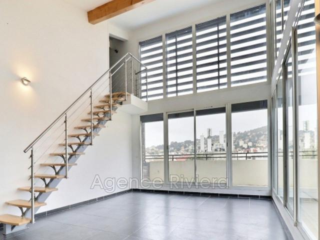 À VENDRE APPARTEMENT AU DERNIER ÉTAGE LA CIOTAT AU CŒUR DU CE
