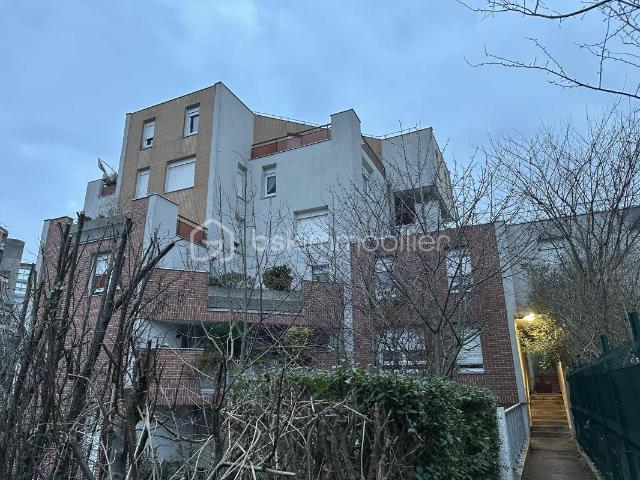 À vendre – Appartement avec balcon et parking – Évry Courcouronnes