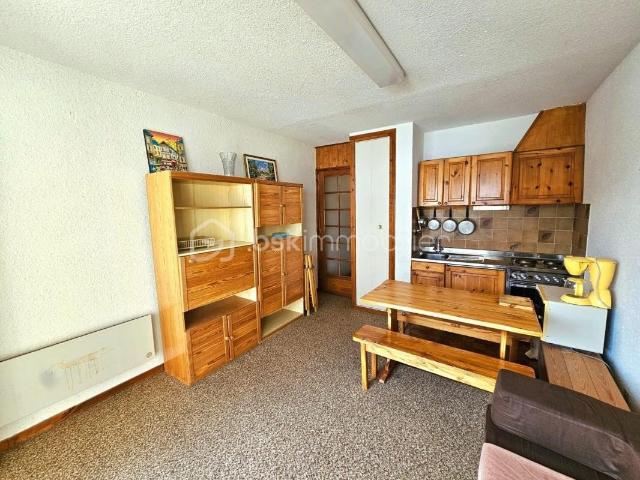 ? À vendre – Appartement avec loggia fermée