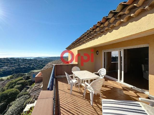 À Vendre – Appartement avec Vue Mer et Collines à Sainte Maxime