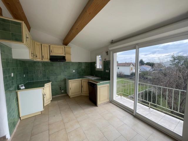 A VENDRE APPARTEMENT DANS MAISON
