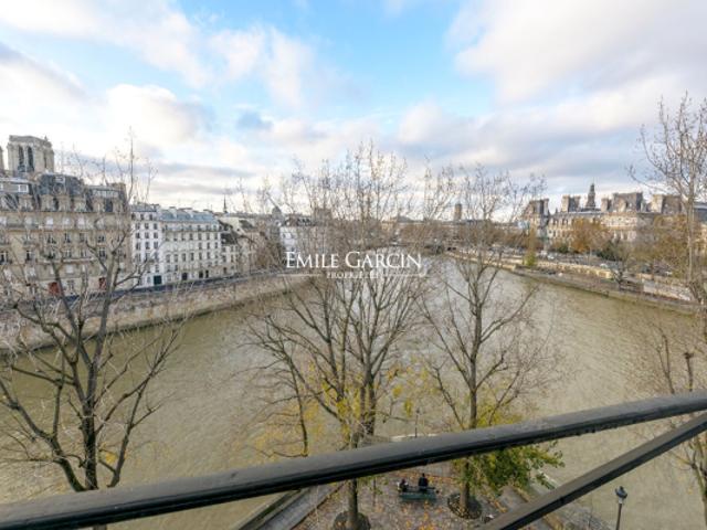 A vendre appartement de 83 m² à Paris 75004 Ile Saint Louis Vues panoramiques et exceptionnelles