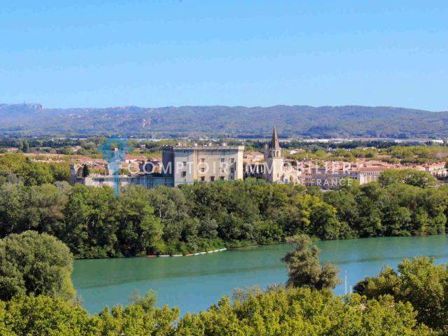 A Vendre Appartement duplex T2 73 m2 Centre historique de Ta. 73m² Tarascon
