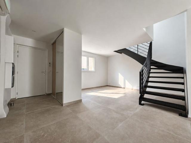 A vendre appartement duplex T4 climatisé centre ville BELLEY