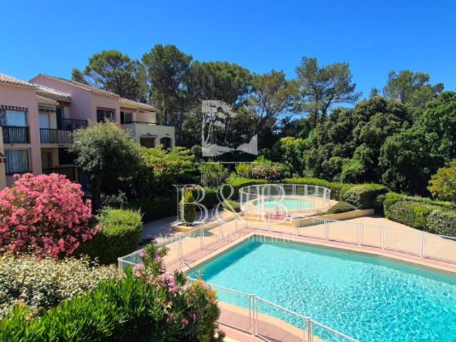 A vendre Appartement en bordure de golf résidence avec pisci