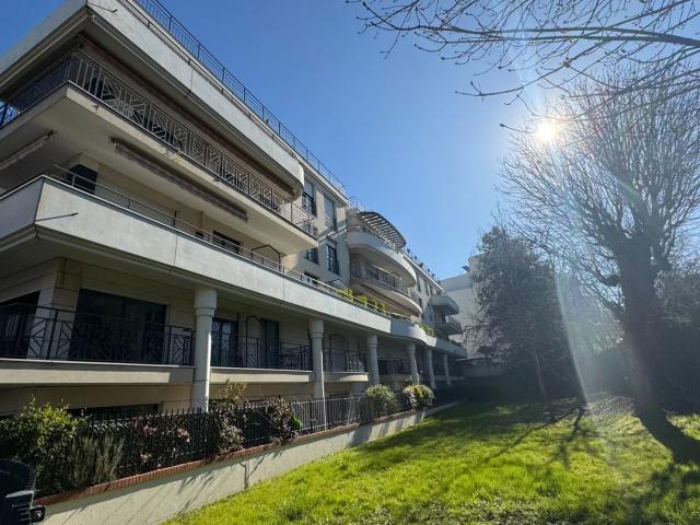 A VENDRE Appartement Enghien Les Bains 5 pièce s 101 m²