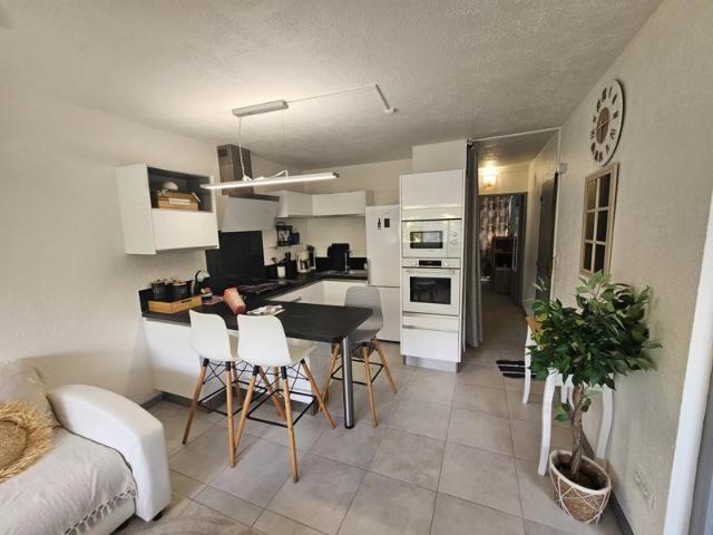 À vendre – Appartement F3 de standing en rez de jardin à 300 m de la plage