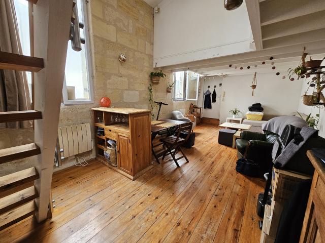 A VENDRE APPARTEMENT GRAND T2 CHARTRONS