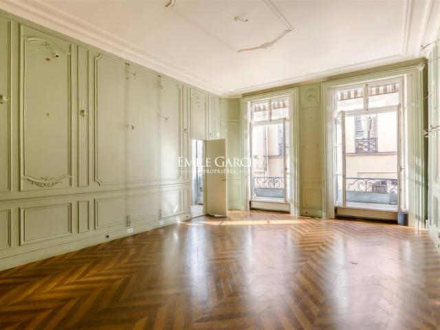 A VENDRE Appartement Hôtel particulier 75002 Bourse de Commerce 3 pièces 116m²