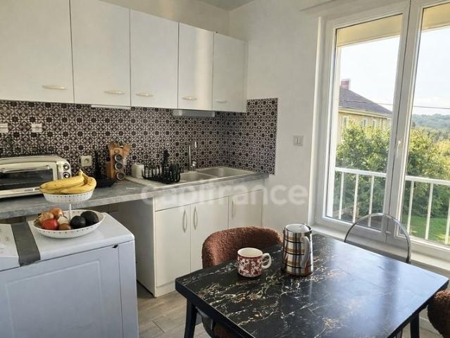 A vendre, Appartement lumineux 2 chambres – Libre au – Mouch. 61m² Mouchard