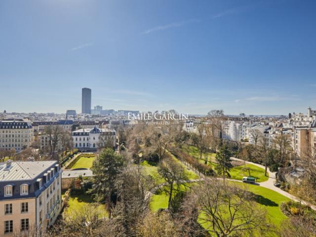 À vendre Appartement Paris 75007 Hôtel de Matignon Dernier étage
