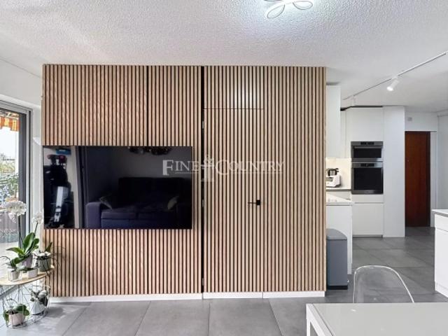 A vendre appartement rénové avec terrasse au Cœur de Golfe Juan