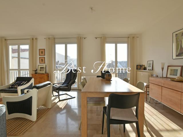 A vendre Appartement rénové de type 3 proche Maison Carrée avec ascenseur parking et cave