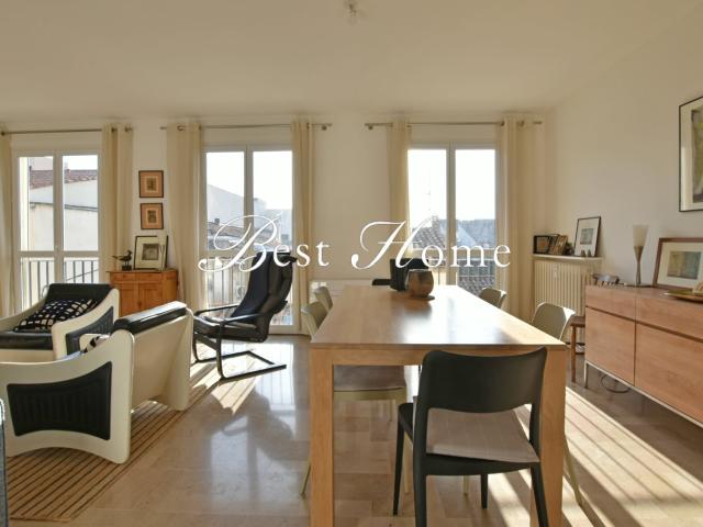 A vendre Appartement rénové de type 3 proche Maison Carrée a. 85m² Nîmes