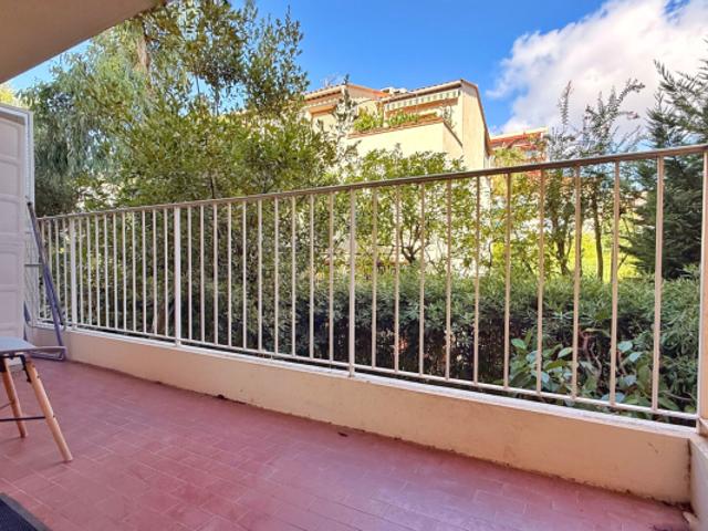 A VENDRE Appartement STUDIO AVEC TERRASSE ET CAVE Nice