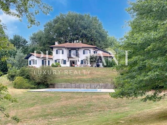 A vendre, Maison de charme 5 chambres vue dominante