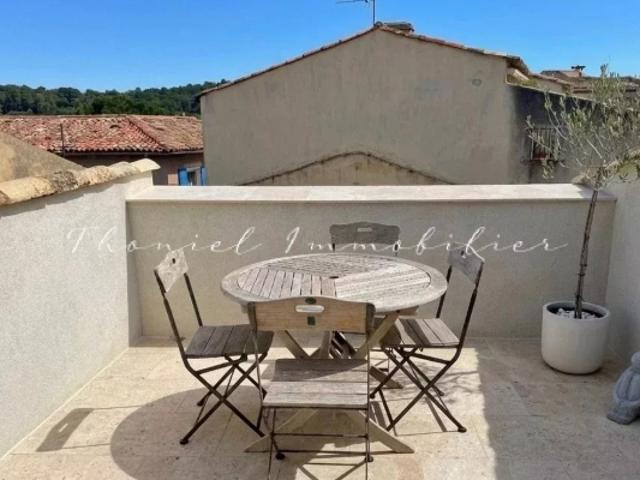 À vendre au cœur de La Garde Freinet – Maison de village authentique avec terrasses, garage et studio indépendant