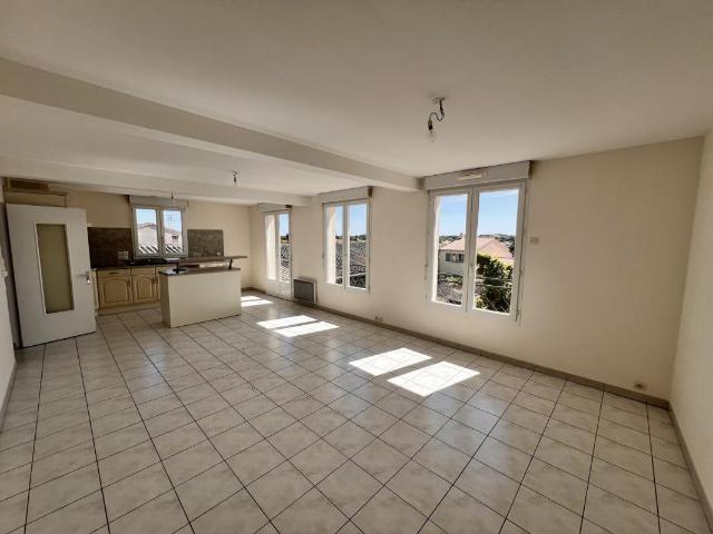 À vendre au cœur de Longeville sur Mer, ensemble immobilier offrant de nombreuses possibilités d'exploitation