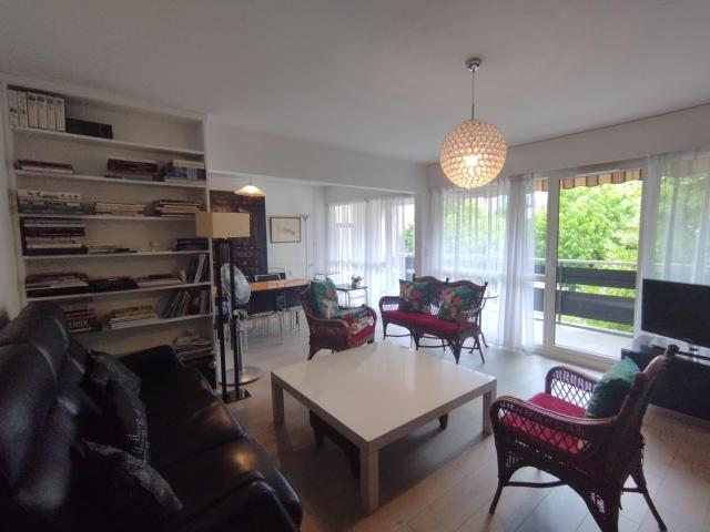 À vendre au Centre ville de Thonon Les Bains: grand appartement avec balcon