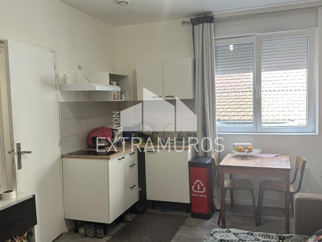 A VENDRE AU COEUR DE L'ARBRESLE STUDIO IDEAL INVESTISSEUR