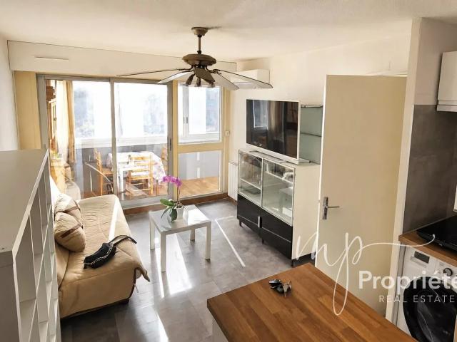 A VENDRE AU LAVANDOU APPARTEMENT 2 PIÈCES – 28 M² – BALCON – PARKING PRIVATIF – PLAGE À PIED