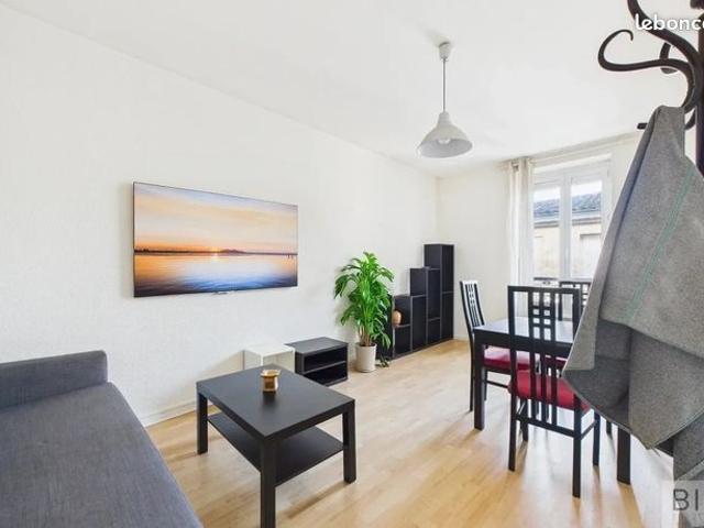 A vendre au mieux offrant un grand T2 meublé