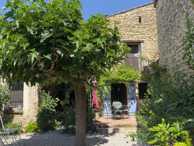 A VENDRE AUTHENTIQUE MAISON DE VILLAGE EN PIERRES 8 PIECES 1