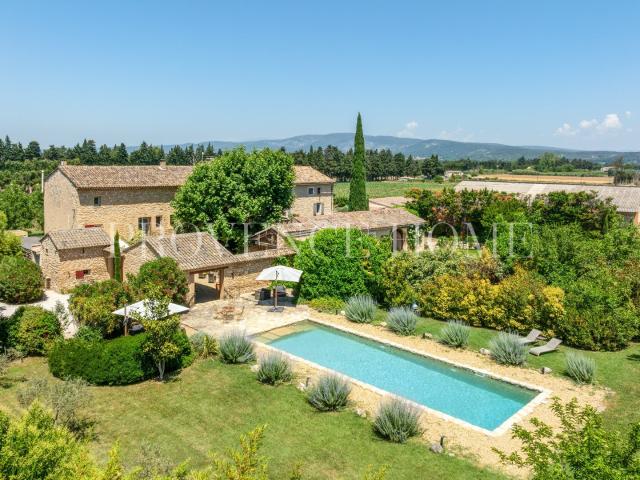 A Vendre Authentique Mas Du XVIIIe Siècle Et Terrain De 1,9. 293m² Robion