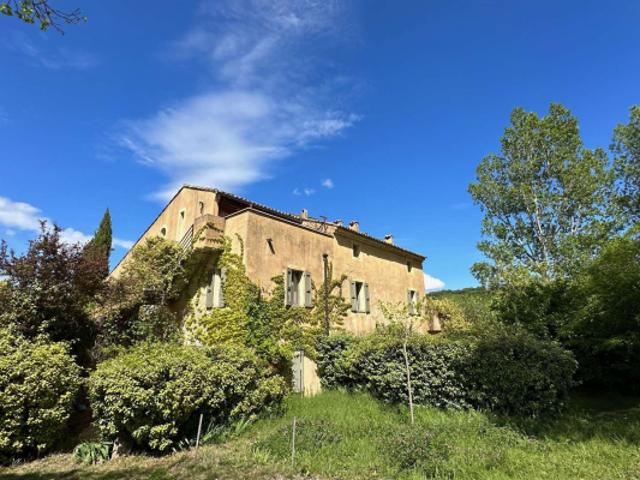 A VENDRE AUTHENTIQUE MAS FERME PROVENCALE 16PIECES 350m2En
