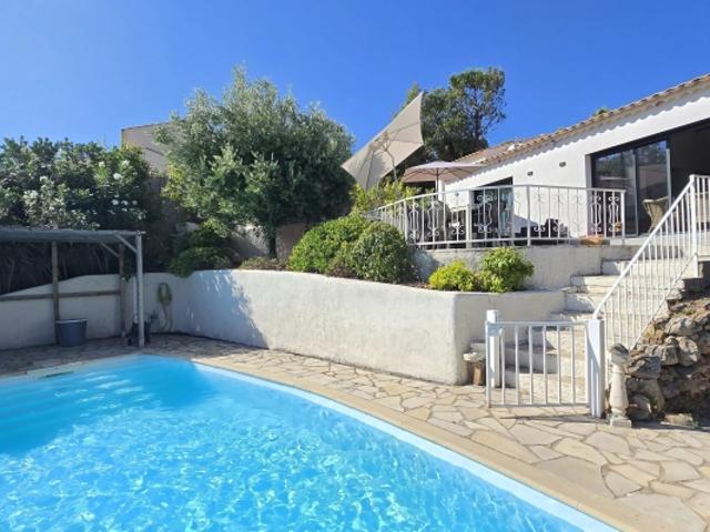 À VENDRE Aux Issambres – Villa 5 pièces avec piscine, rénovée en 2024 – à 500 m de la mer