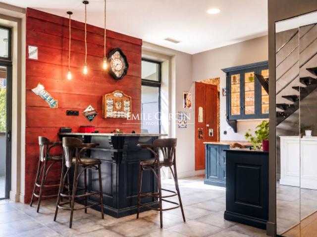 A vendre Avignon intra muros Appartement en duplex avec véranda Parking