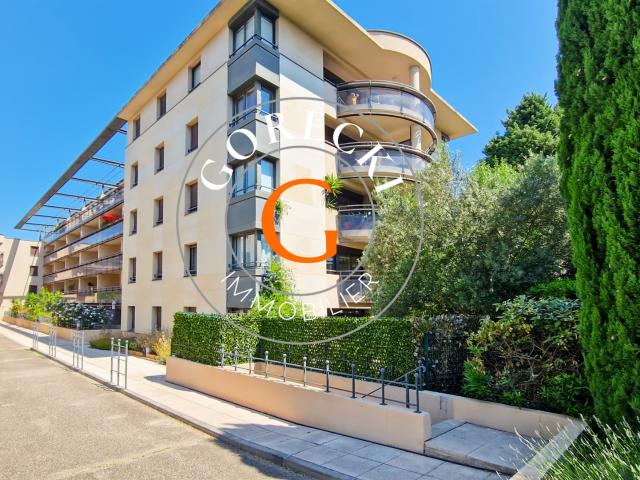 A vendre Avignon intra muros, bel appartement T3 avec vue su. 70m² Avignon