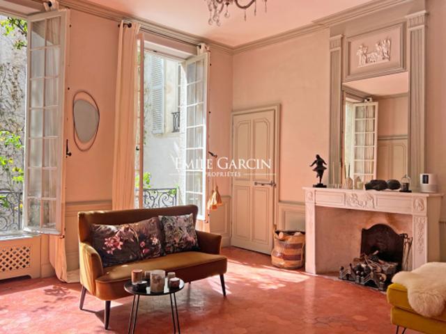 A vendre Avignon palais des papes Maison Triplex 300 m² jardin d'hiver